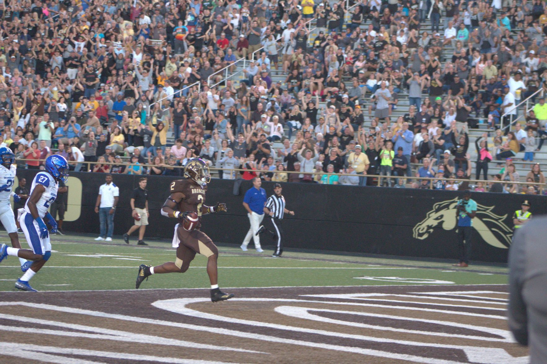 LeVante Bellamy breaks past the defenders to cross the goal line.